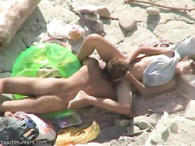 Мужик пытается склонить подругу к сексу