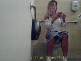 Порно В Туалете Тампон
