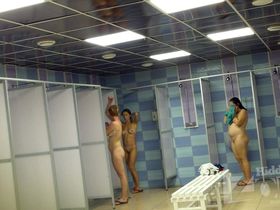 голые девушки в бане моются вместе